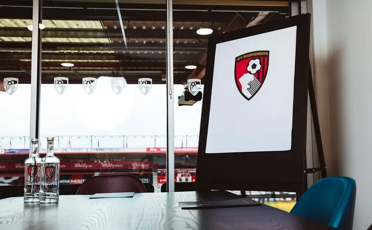Khu vực khách sạn (hospitality) sang trọng tại Vitality Stadium, nơi phục vụ các sự kiện đặc biệt.