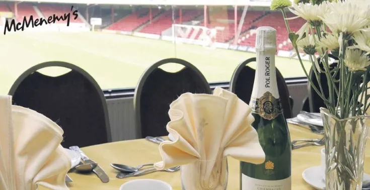 Khu vực khách VIP McMenemy’s Suite tại sân vận động Blundell Park, Grimsby Town FC