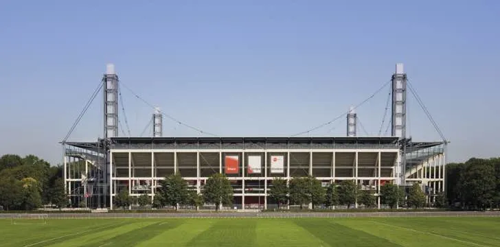 Kiến trúc bên ngoài của sân vận động RheinEnergieStadion