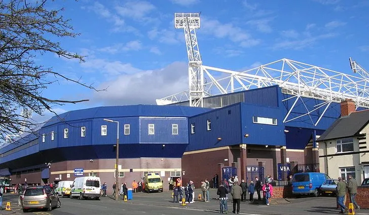 Mặt tiền bên ngoài sân The Hawthorns, kiến trúc đặc trưng của sân vận động West Bromwich Albion