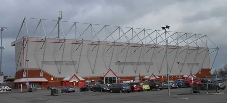 Ngoại thất sân vận động Alexandra Stadium Crewe