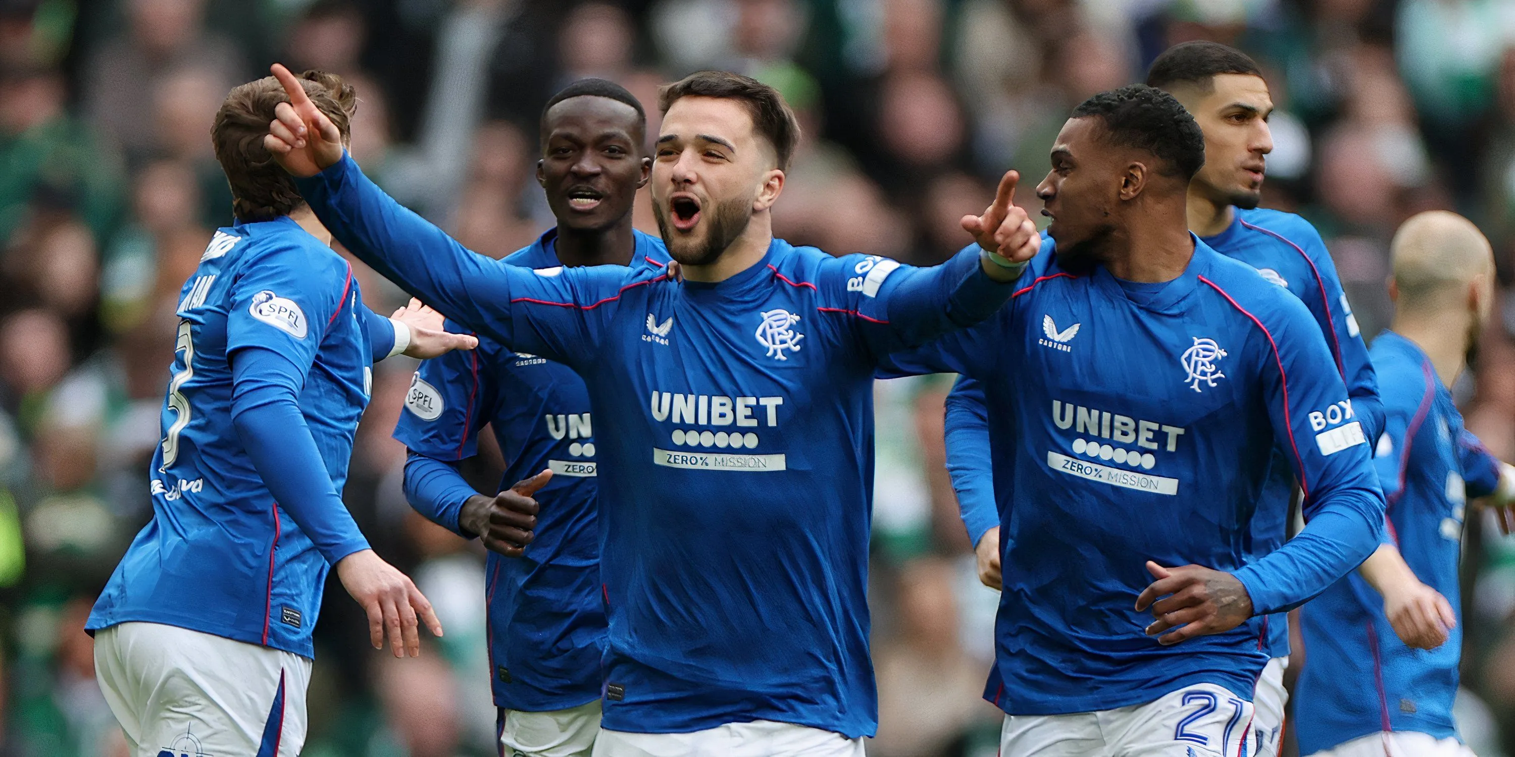 Nicolas Raskin thi đấu trong trận đấu giữa Rangers và Celtic