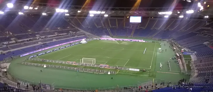 Quang cảnh sân vận động Stadio Olimpico khi không có khán giả