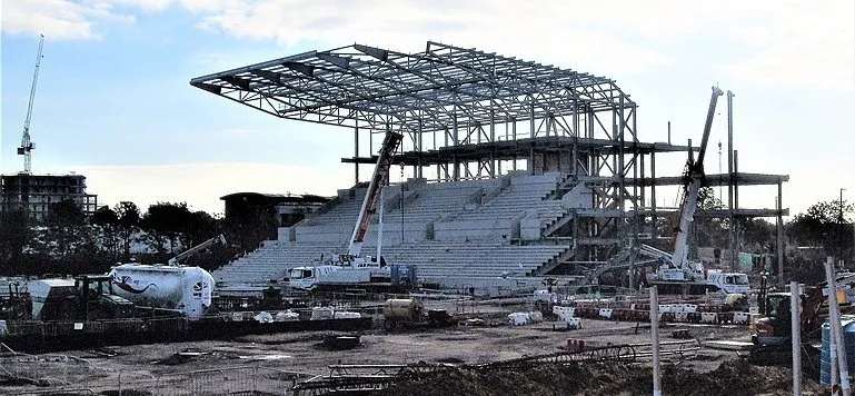 Sân Gtech Community Stadium của Brentford đang trong quá trình xây dựng