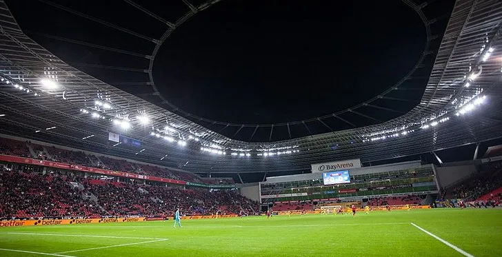 Tầm nhìn từ mặt sân BayArena, nơi các cầu thủ Bayer Leverkusen thi đấu