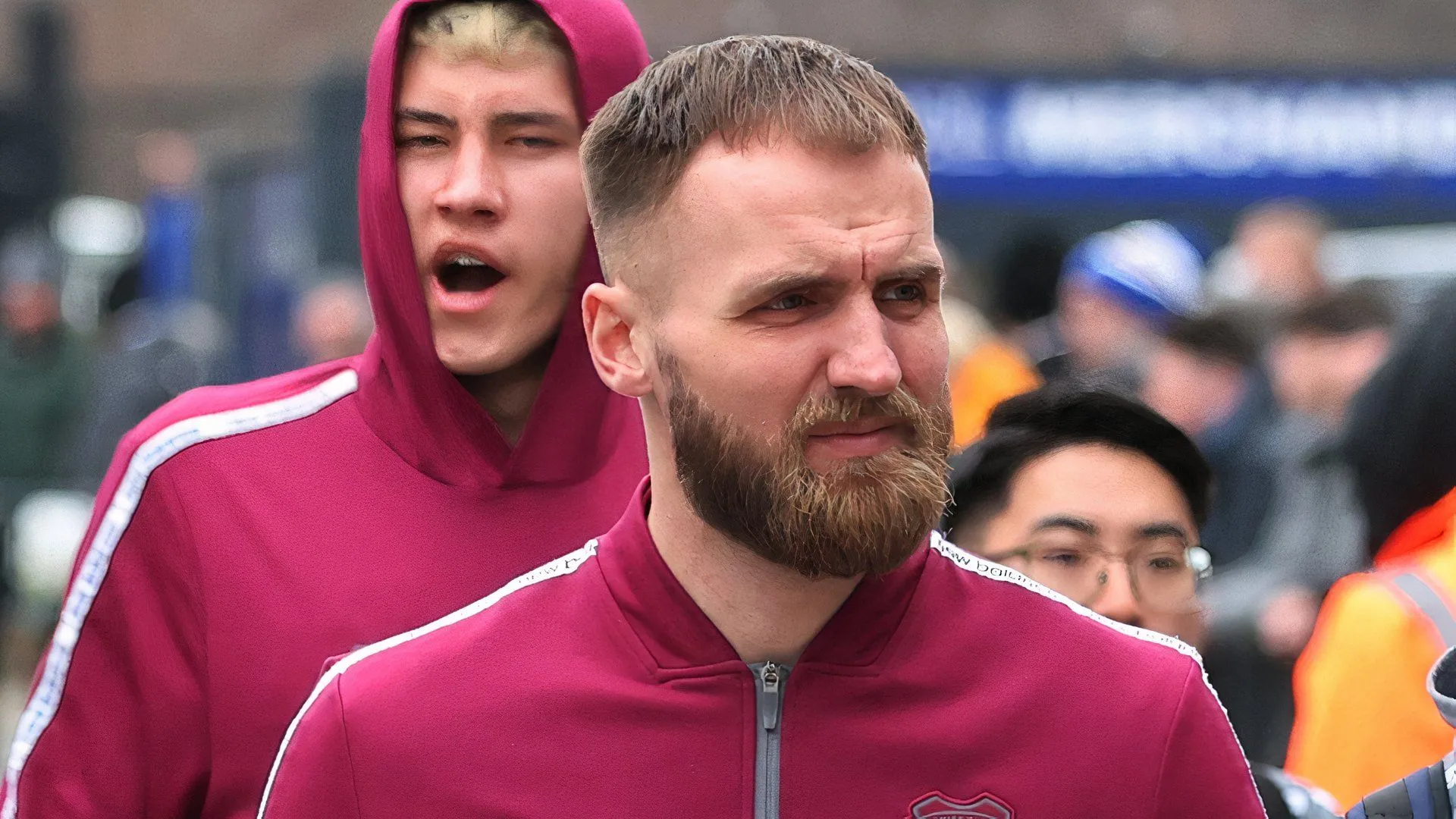 Thủ môn Jak Alnwick của Cardiff City.