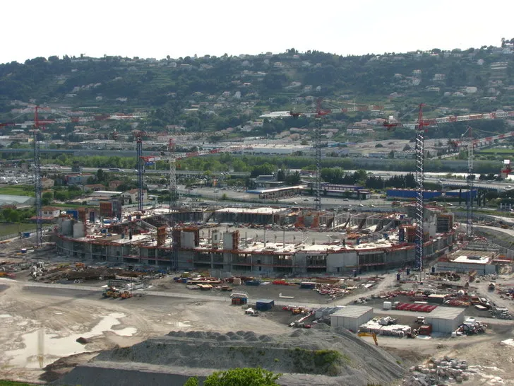 Tiến độ xây dựng sân Allianz Riviera vào tháng 4 năm 2012