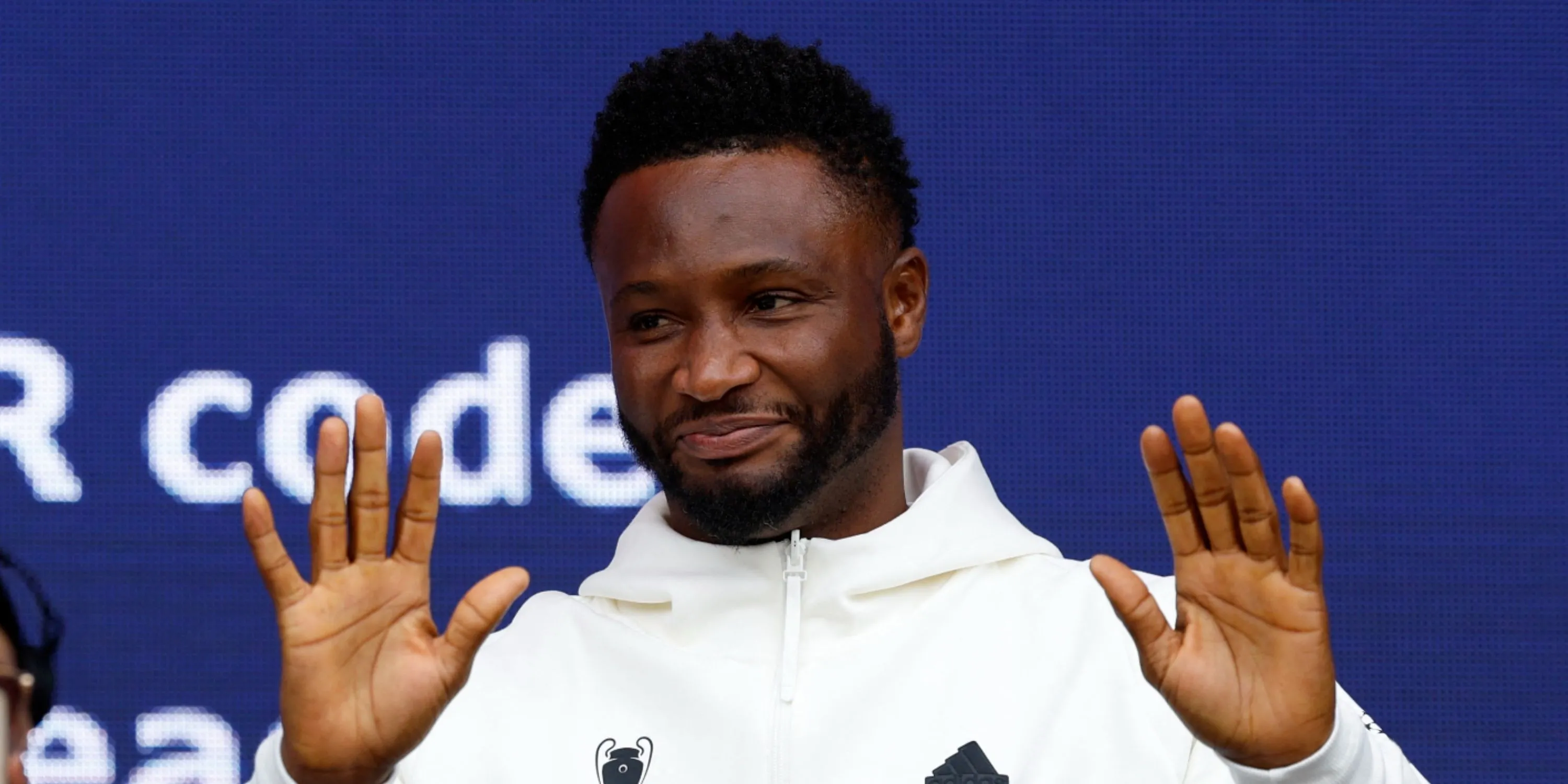 Tiền vệ John Obi Mikel trong màu áo Chelsea, người từng là tâm điểm của vụ chuyển nhượng phức tạp từ Lyn đến Premier League