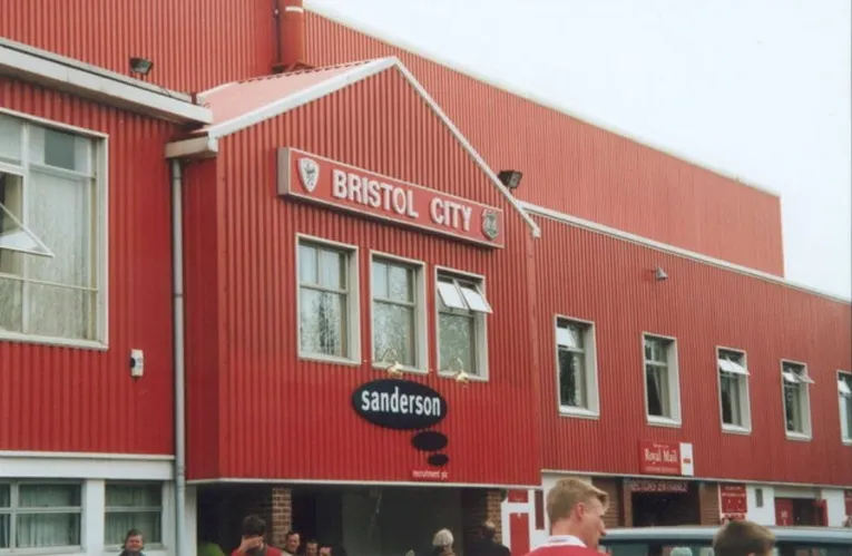 Tòa nhà chính của sân vận động Ashton Gate