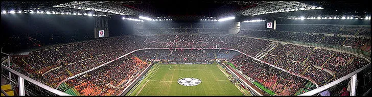 Toàn cảnh sân vận động San Siro từ trên cao, bao quát kiến trúc và các khán đài
