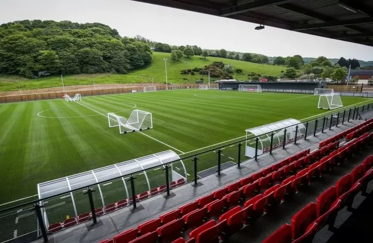 Tổng quan Sân vận động Scarborough Athletic nhìn từ các khán đài