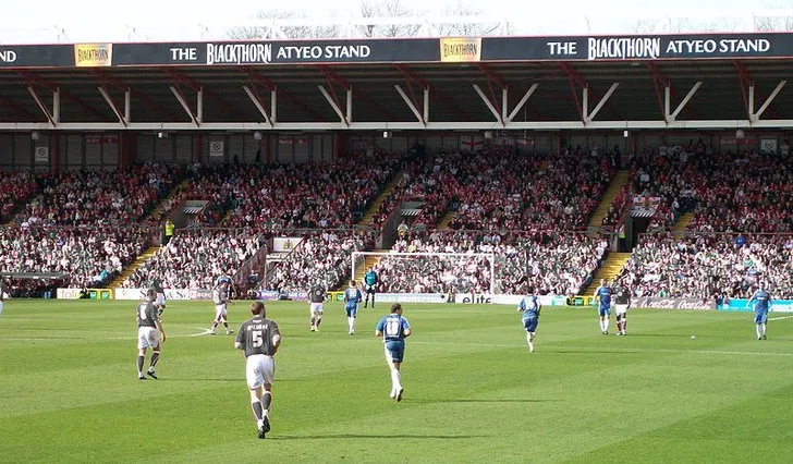 Trận đấu giữa Bristol City và Cardiff City tại Ashton Gate