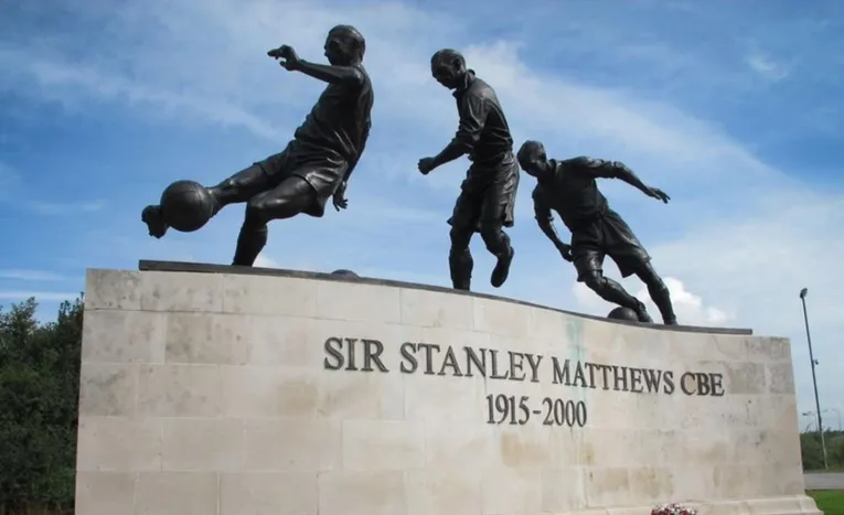 Tượng đài Sir Stanley Matthews tại Stoke City FC
