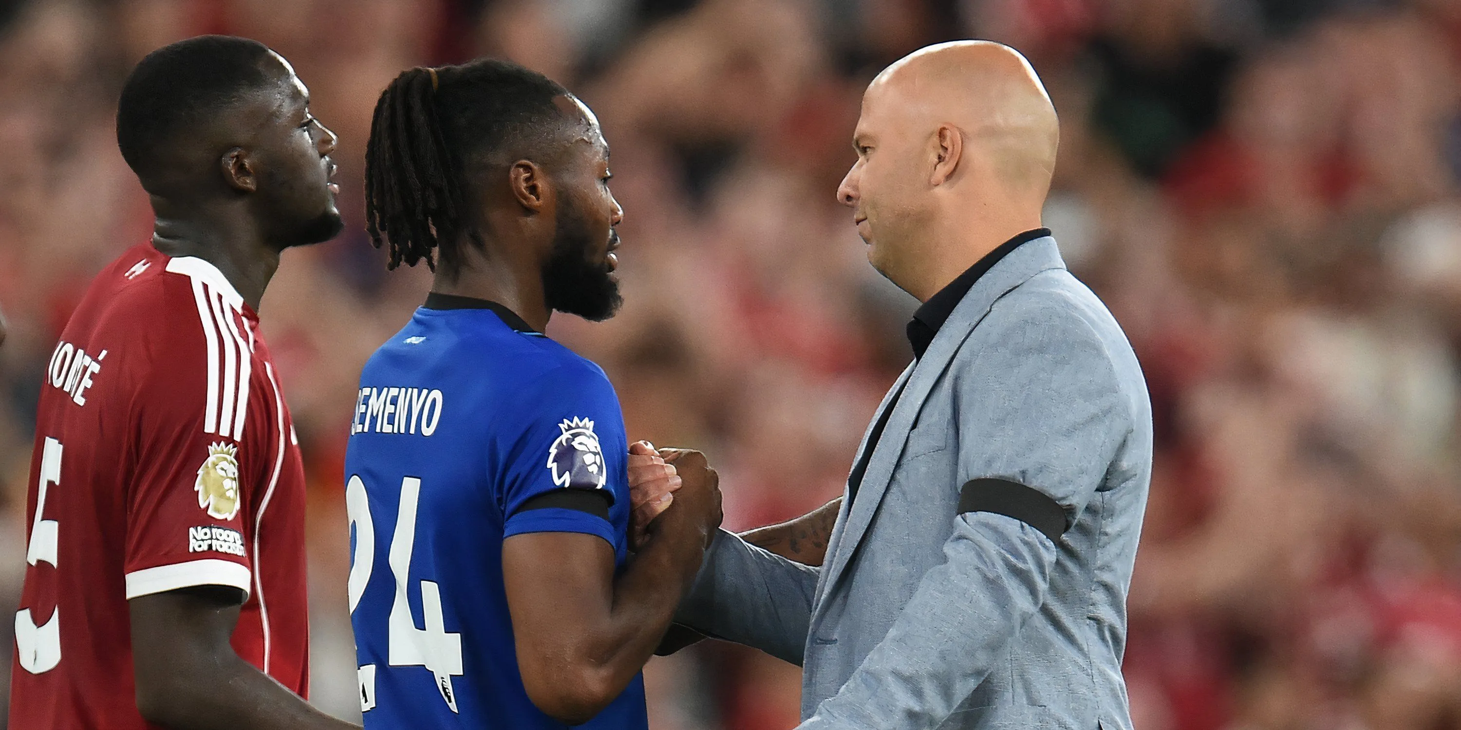 Antoine Semenyo đối đầu Ibrahima Konate, thể hiện sự khó khăn của hàng thủ Liverpool