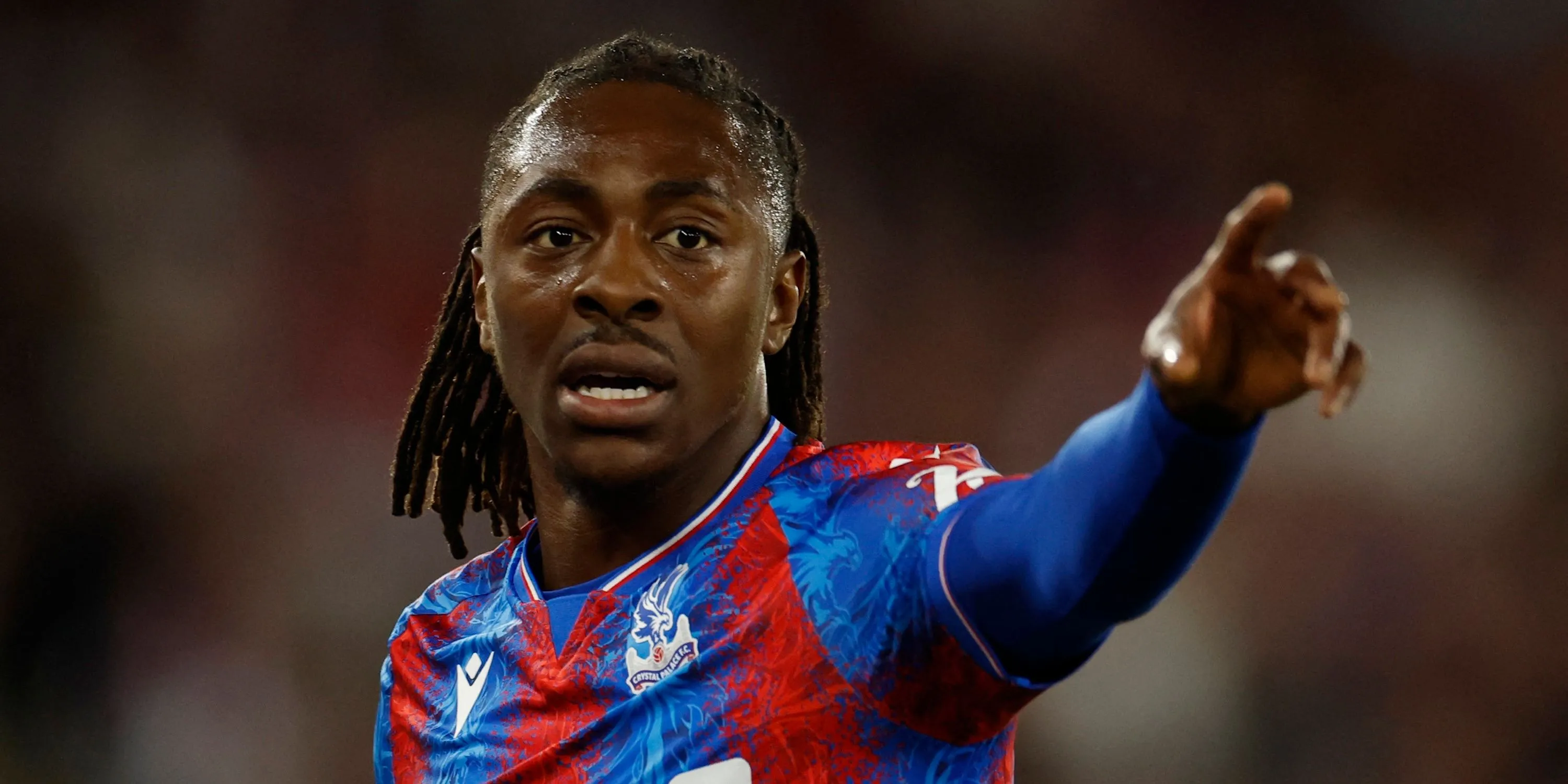 Eberechi Eze của Crystal Palace thể hiện kỹ thuật trên sân