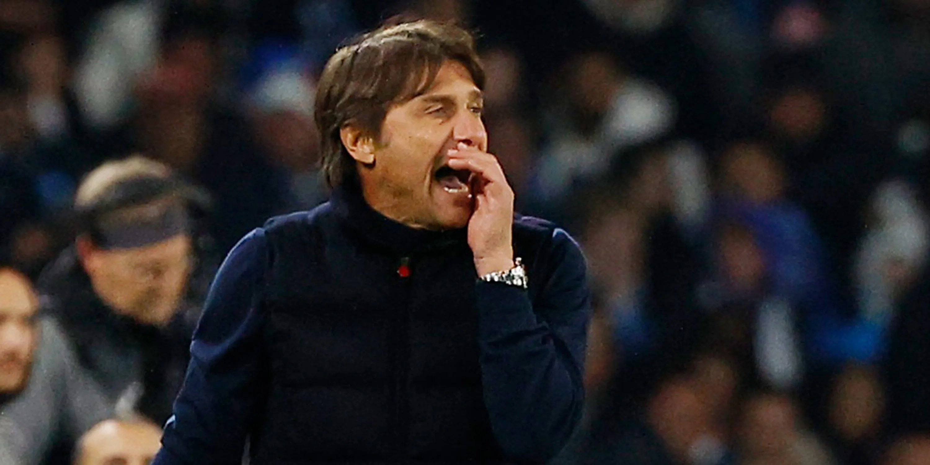 Huấn luyện viên Antonio Conte của Napoli đang theo dõi Oleksandr Zinchenko