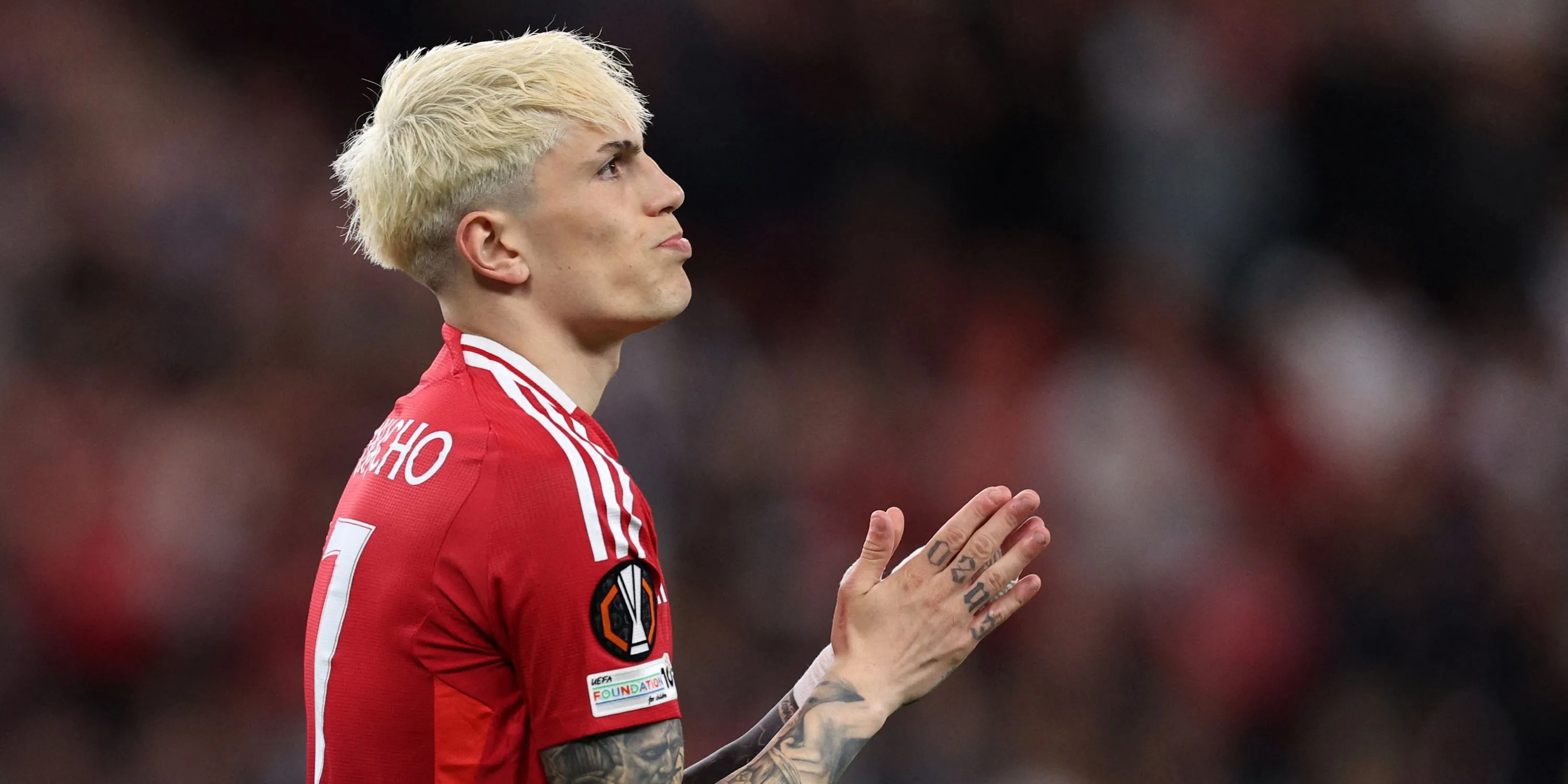 Tiền đạo trẻ Alejandro Garnacho của Manchester United thể hiện sự thất vọng trong một trận đấu.