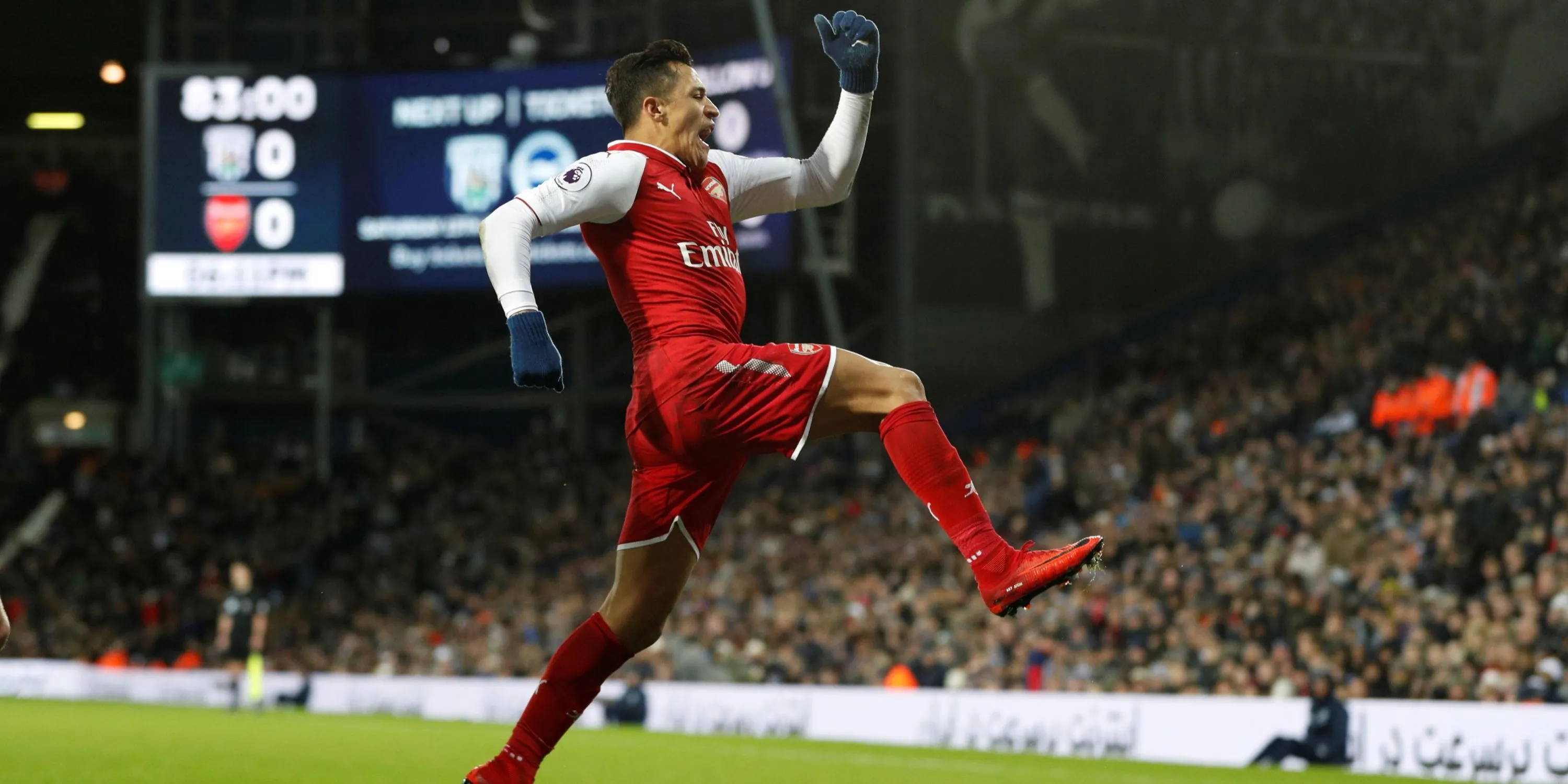 Alexis Sanchez ăn mừng bàn thắng trong màu áo Arsenal