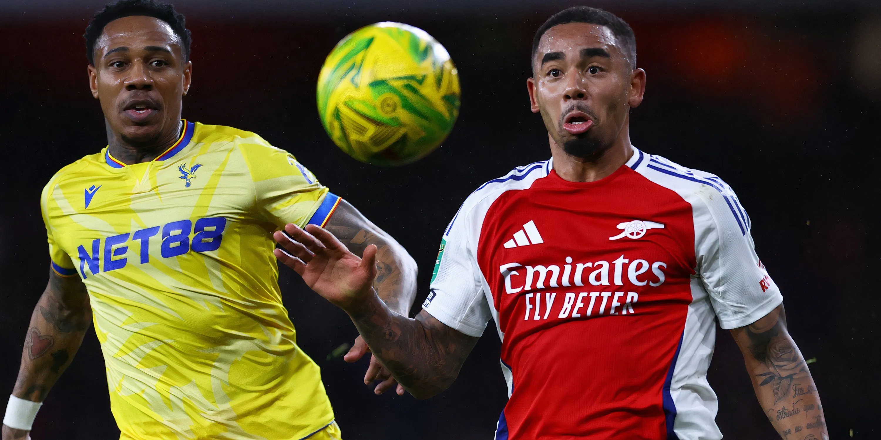 Gabriel Jesus trong màu áo Arsenal thi đấu trên sân cỏ