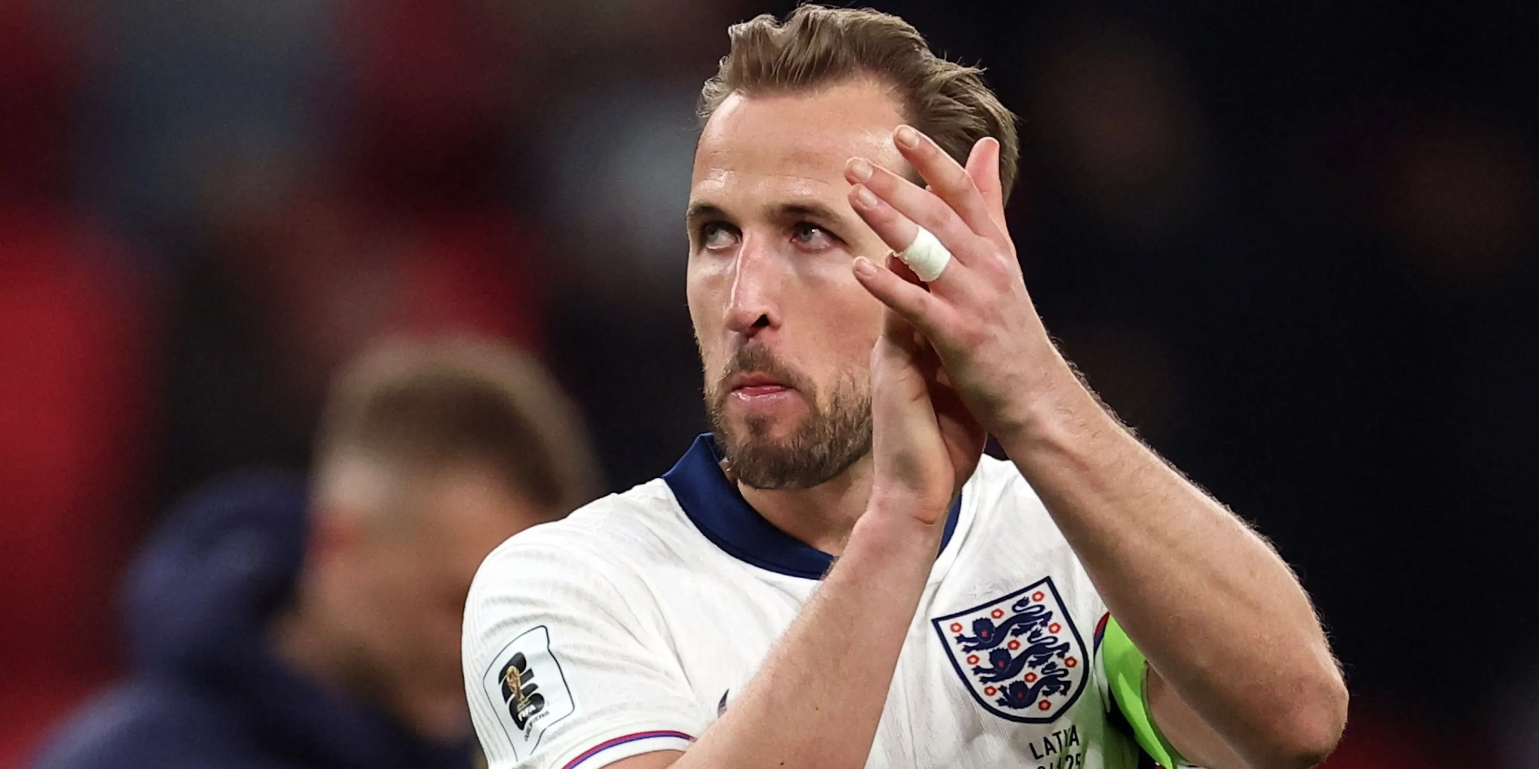 Harry Kane của đội tuyển Anh ăn mừng sau khi ghi bàn