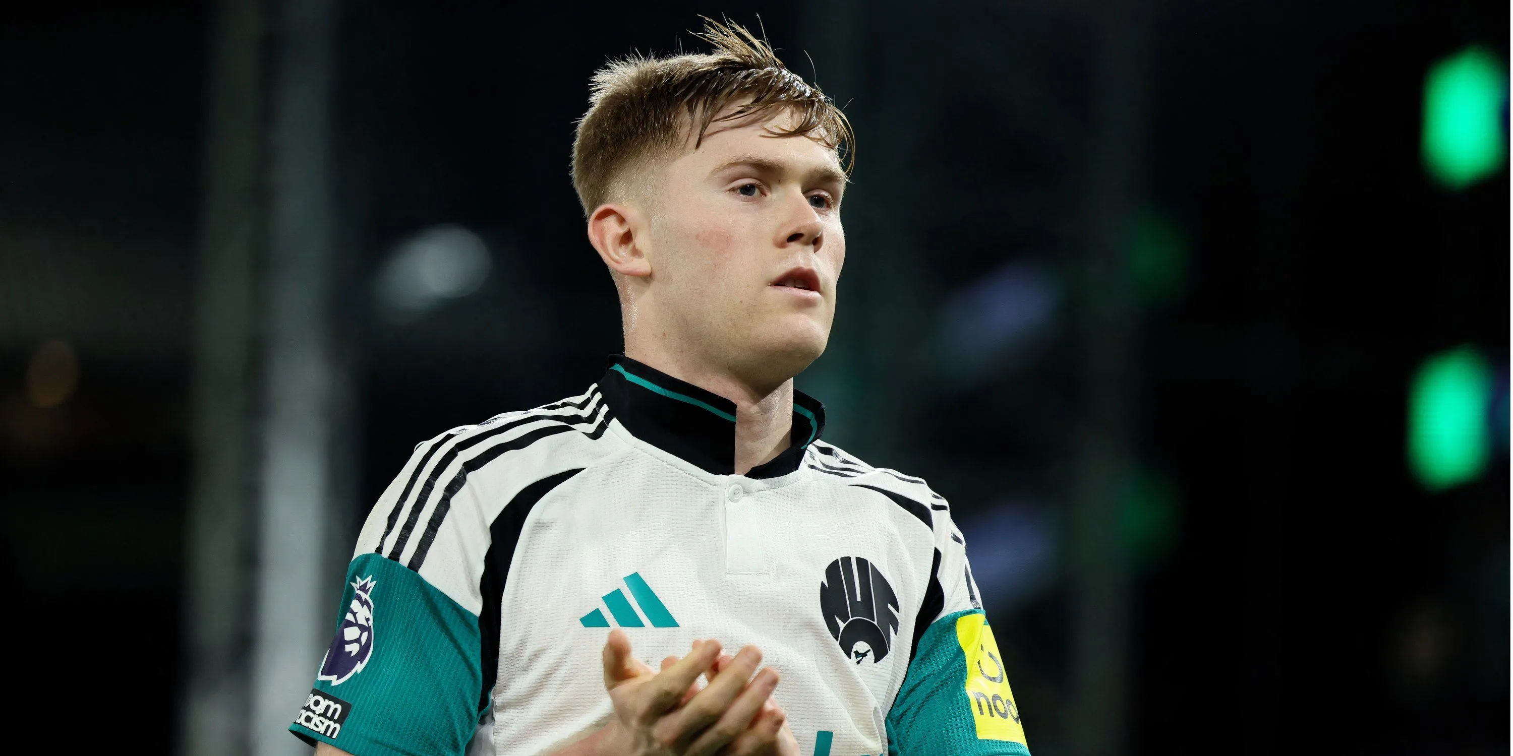 Hậu vệ Lewis Hall trong màu áo Newcastle United