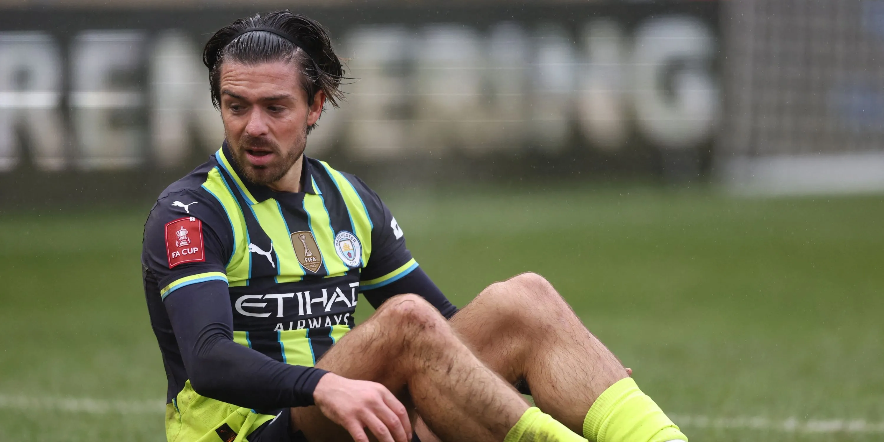 Jack Grealish trong màu áo Everton với vẻ mặt tập trung