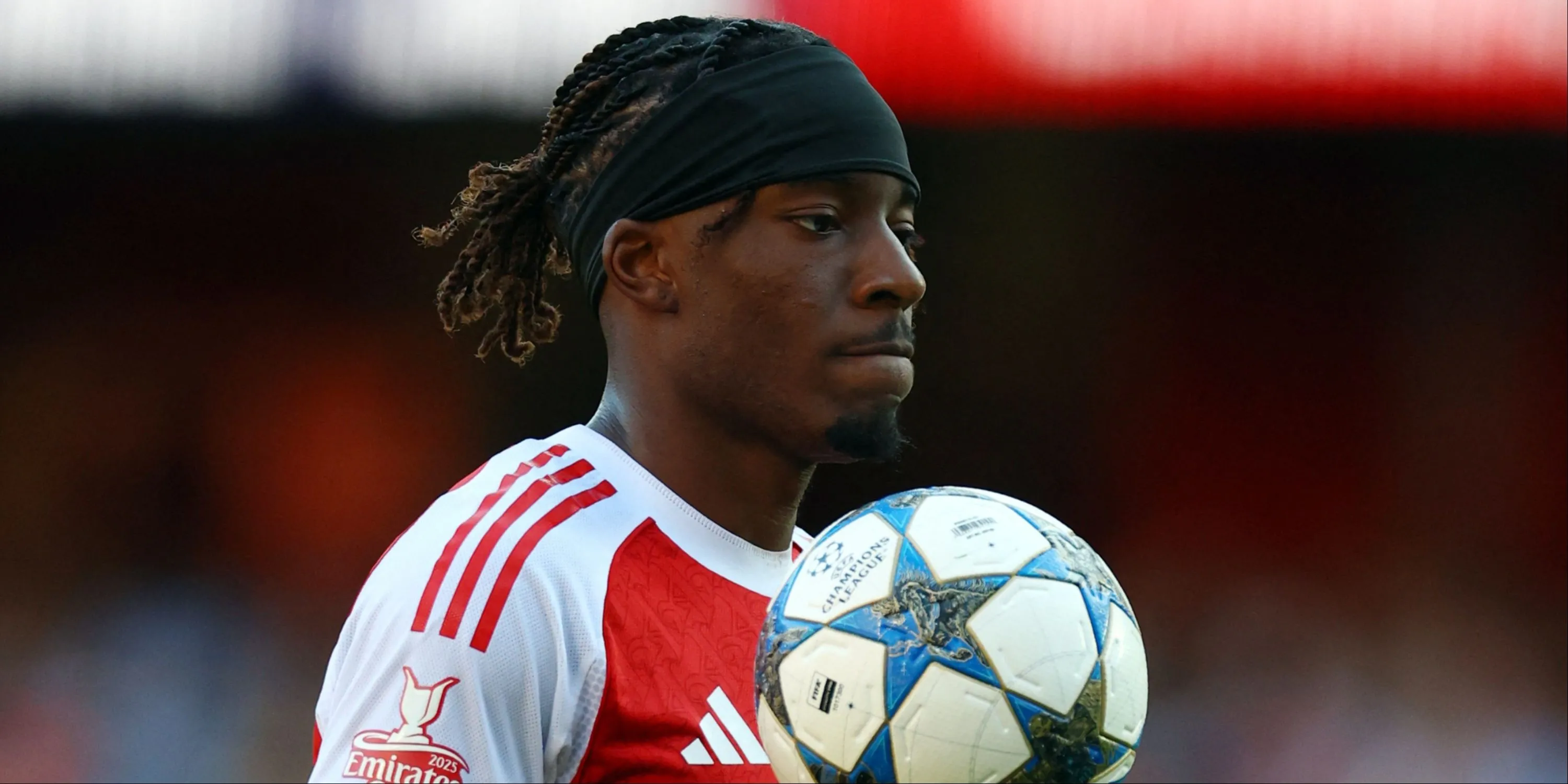 Noni Madueke trong màu áo câu lạc bộ Arsenal