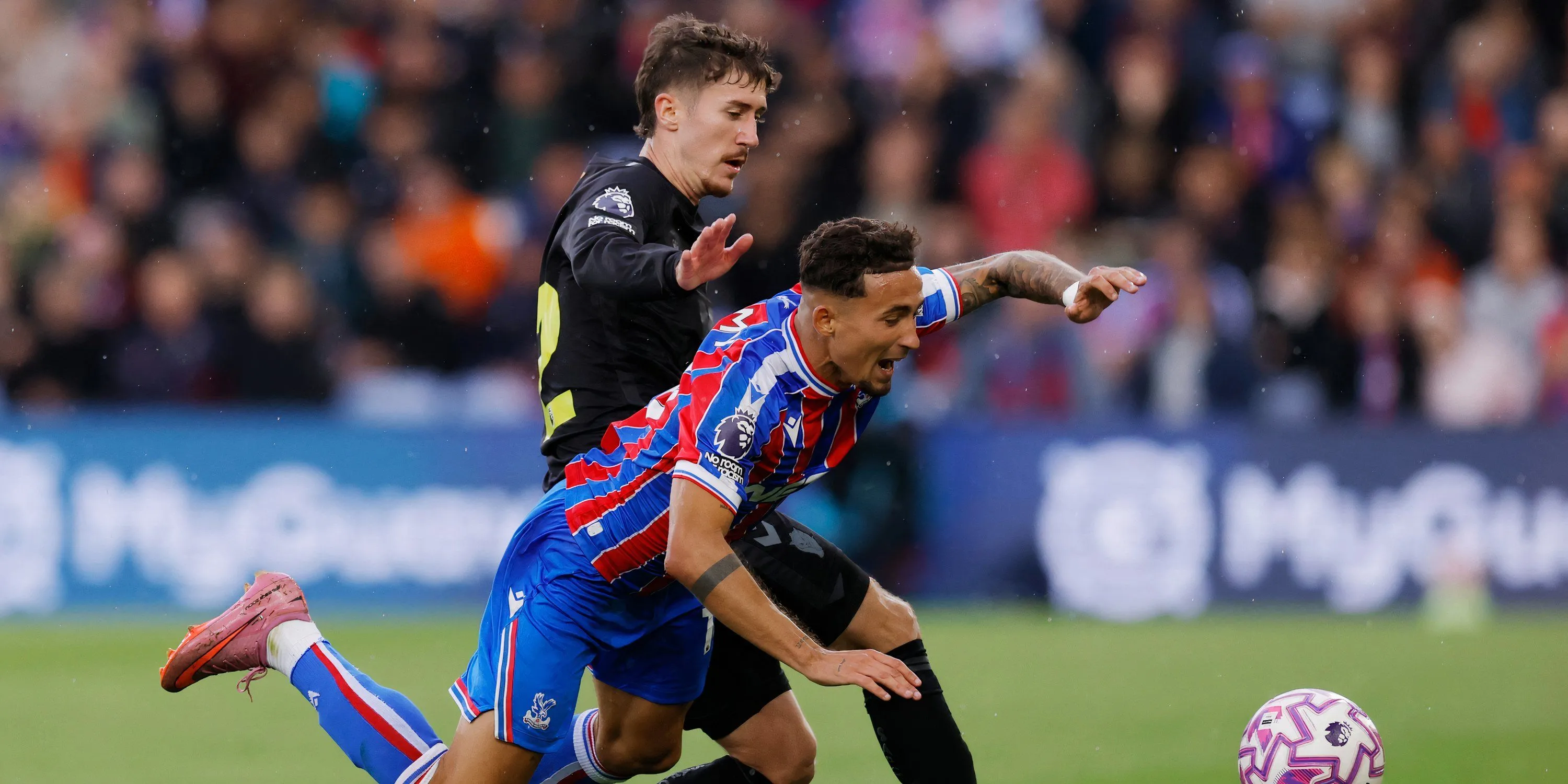 Trai Hume, hậu vệ cánh phải của Sunderland, với giá trị chuyển nhượng tăng vọt