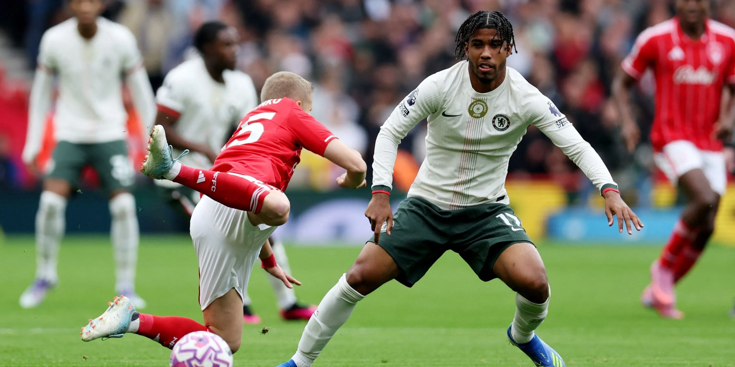 Andrey Santos thi đấu mờ nhạt cho Chelsea trước Nottingham Forest
