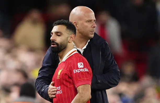 Arne Slot quyết định chiến thuật, để Salah dự bị tại Champions League