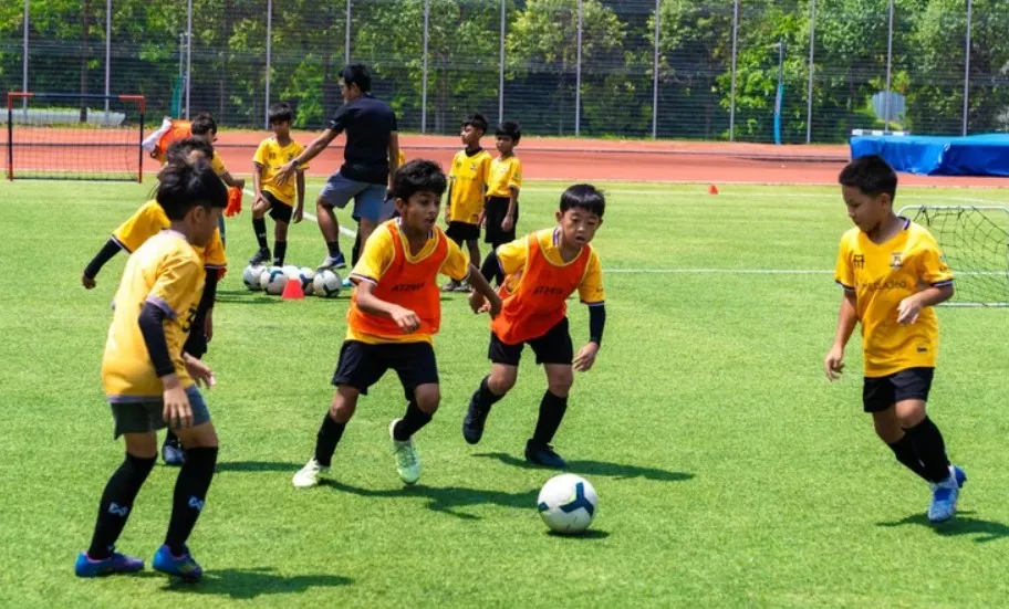 Con đường trở thành cầu thủ chuyên nghiệp rất khắc nghiệt với các tài năng nhí