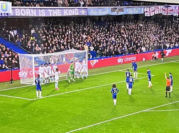 Đá phạt gián tiếp thường phát sinh từ các lỗi kỹ thuật hoặc lỗi thủ môn trong vòng cấm