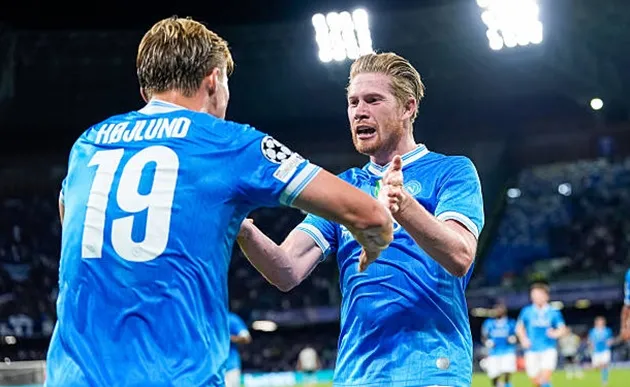 De Bruyne lùi nhận bóng, Napoli cần tiền vệ phòng ngự như Lobotka để cân bằng