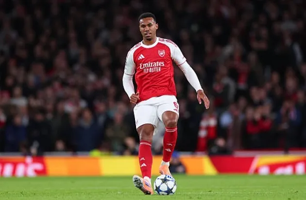 Gabriel Magalhaes rời sân khi gặp Atletico, khiến Arsenal lo ngại tình hình phòng ngự