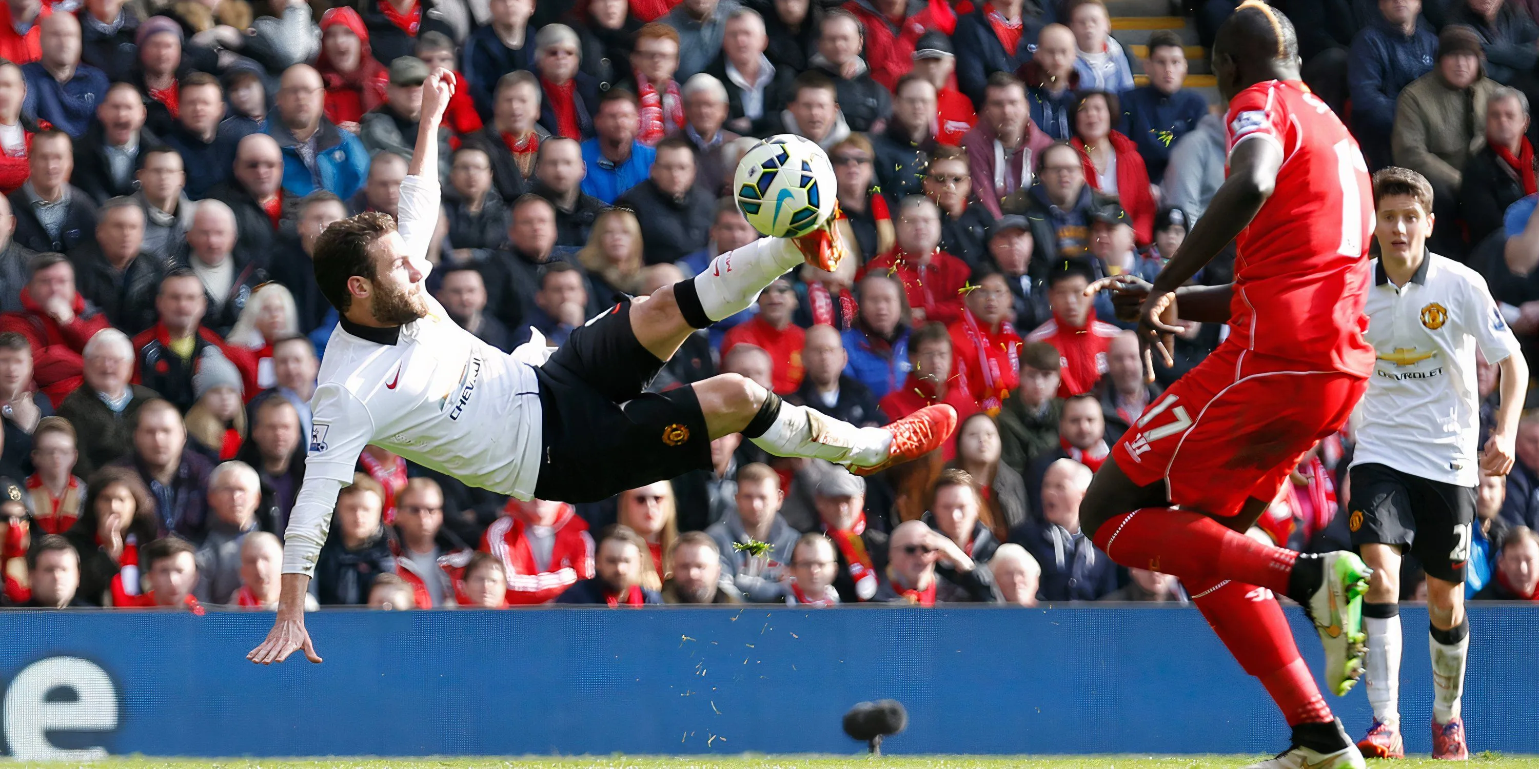Juan Mata tỏa sáng ở Anfield với cú đúp 'Juanfield'