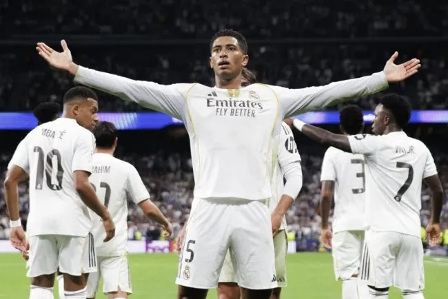 Jude Bellingham ghi bàn cho Real Madrid trong trận đấu tại Champions League