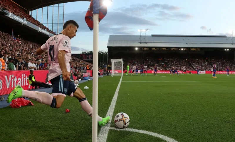 Tấn công từ góc phát góc - ví dụ đội áp dụng miếng đánh cố định