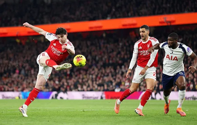 Declan Rice kiểm soát tuyến giữa