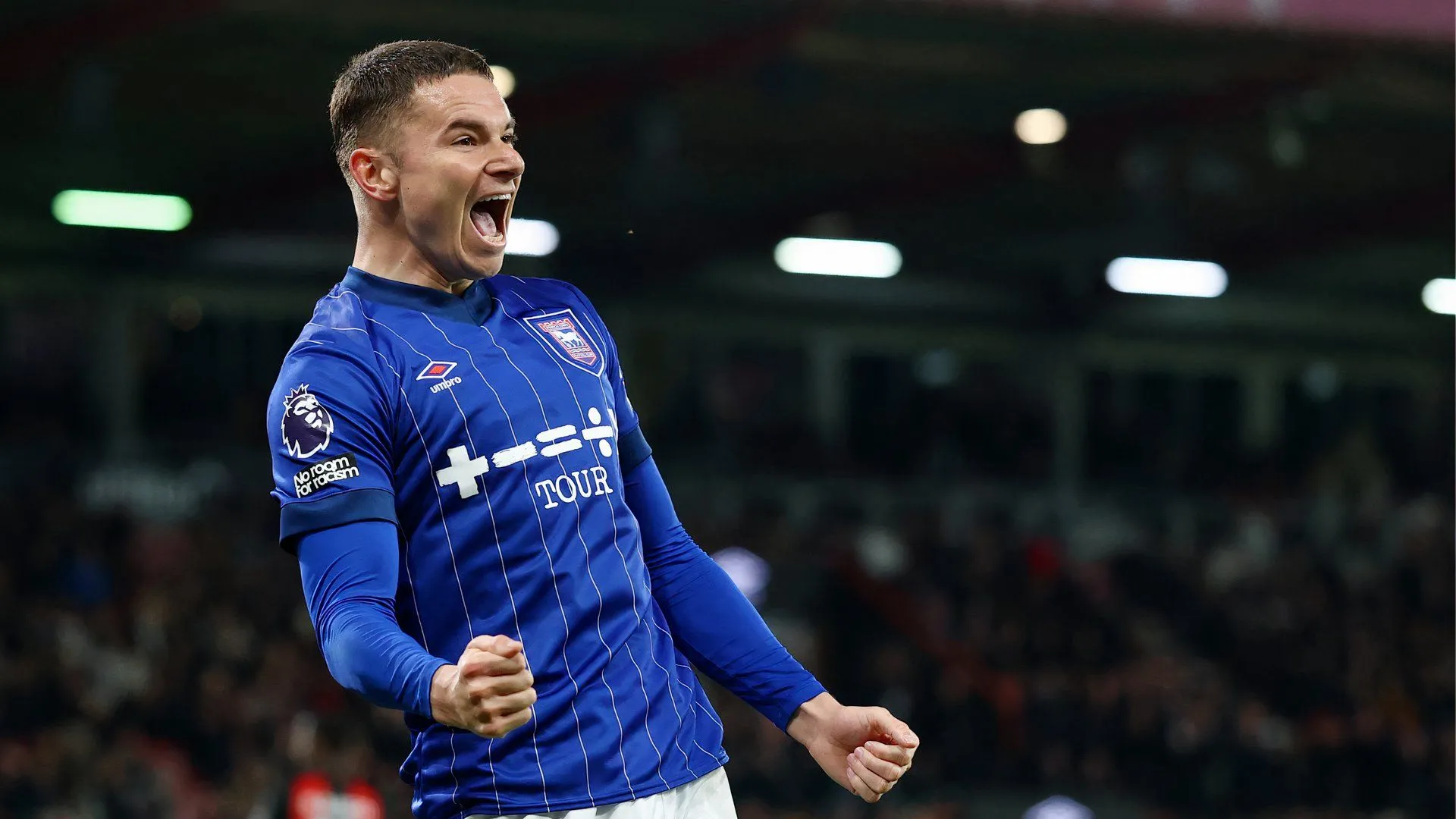 Hậu vệ trái kỳ cựu Conor Townsend của Ipswich Town vẫn đang phục hồi từ chấn thương ACL