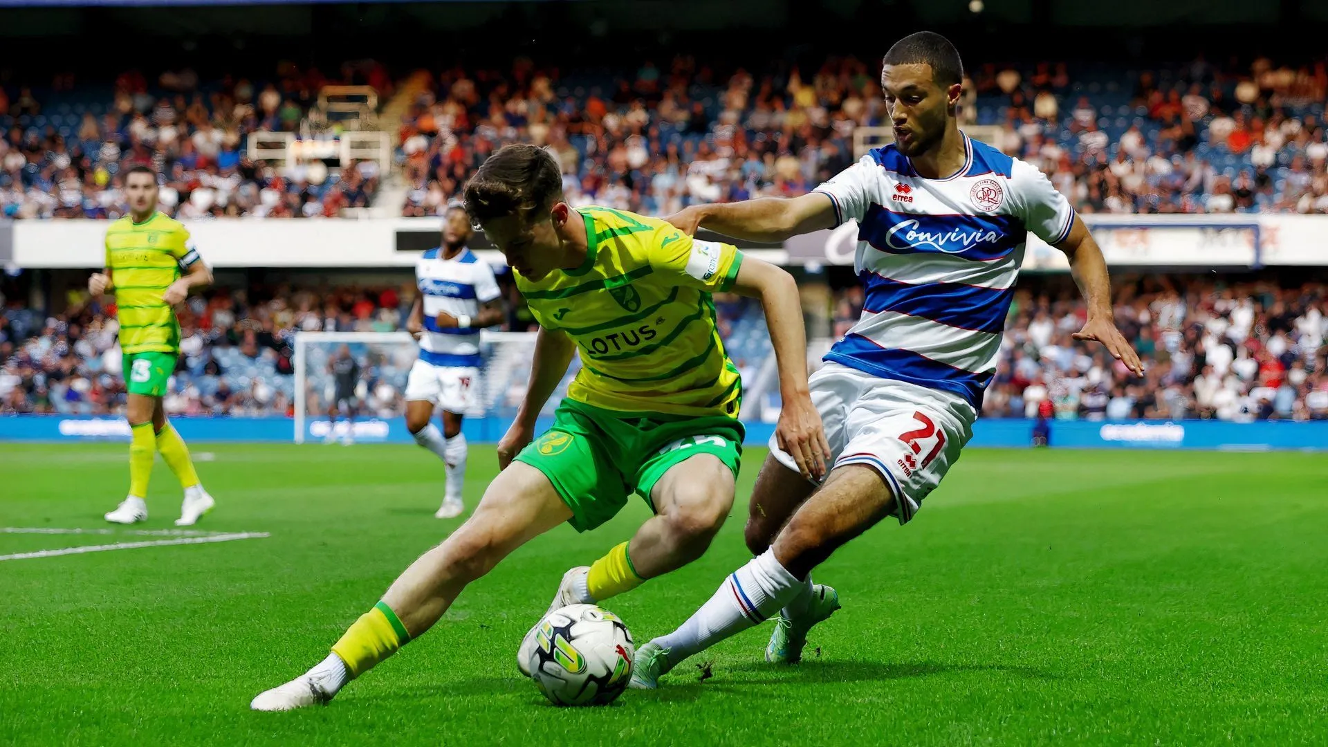 Hậu vệ trái người Pháp Ziyad Larkeche của QPR gặp phải chấn thương ACL